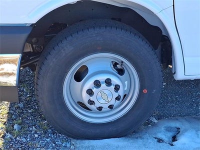 2024 Chevrolet Express Cutaway 4500 Base