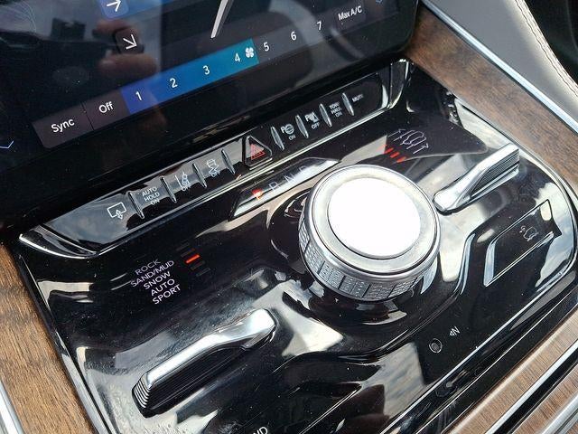 2023 Jeep Grand Wagoneer Base