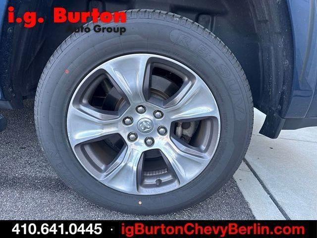 2020 RAM 1500 Laramie Crew Cab 4x4 5'7" Box