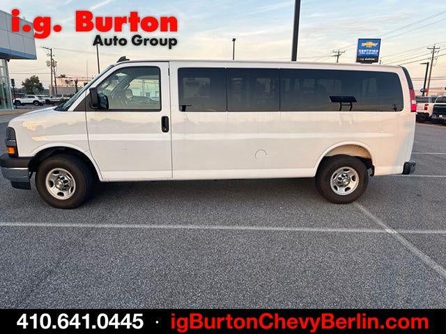 2025 Chevrolet Express Passenger 1LT