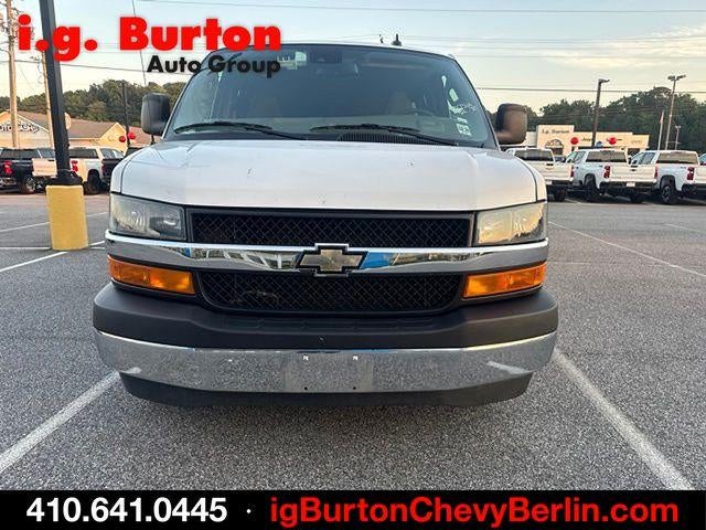 2025 Chevrolet Express Passenger 1LT