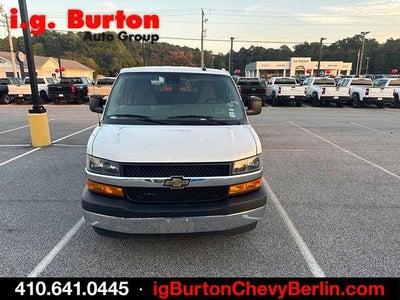 2025 Chevrolet Express Passenger 1LT