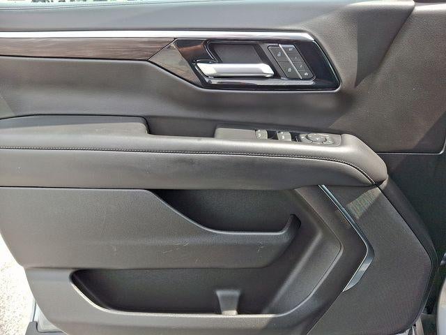 2025 Chevrolet Suburban LT